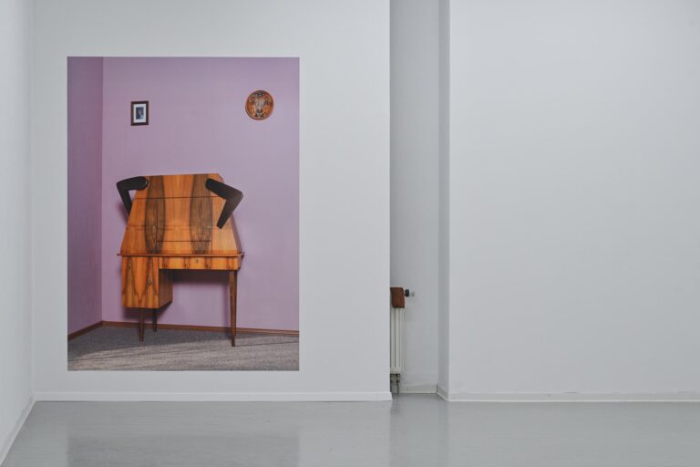Exhibition view Tobias IZSÓ | The Accountant, Kunstverein Dresden 2025, Photo: Anja Schneider - Tobias Izsó 