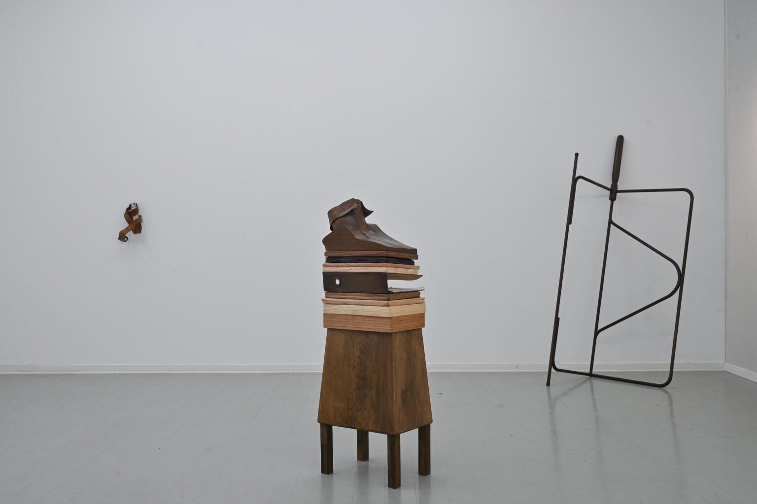 Exhibition view Tobias IZSÓ | The Accountant, Kunstverein Dresden 2025, Photo: Anja Schneider - Tobias Izsó 