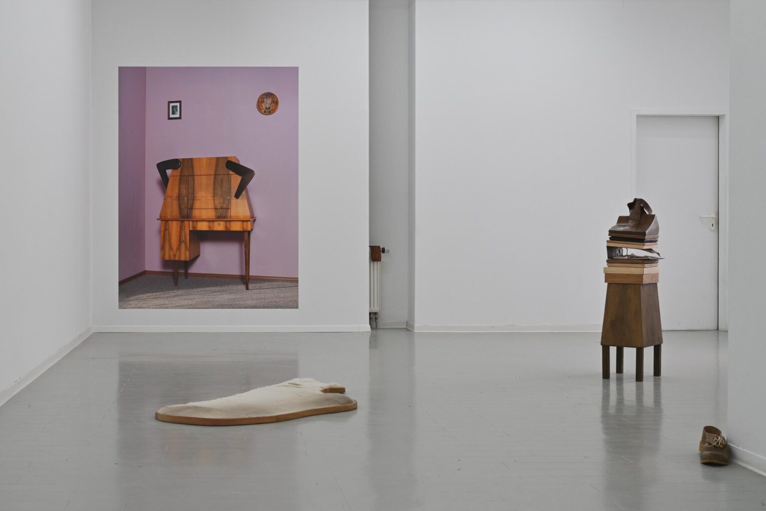Exhibition view Tobias IZS&Oacute;, Kunstverein Dresden 2025, Photo: Anja Schneider - Tobias Izs&oacute; 
