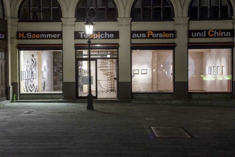 *Papier* 