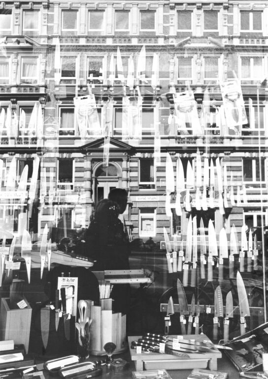 Im Spiegel (Messer in Hamburg) - Jutta Schwöbel 