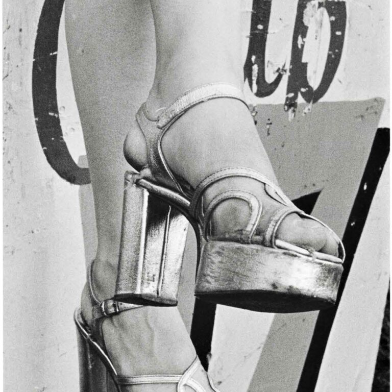 Intimate Strangers - Susan Meiselas 