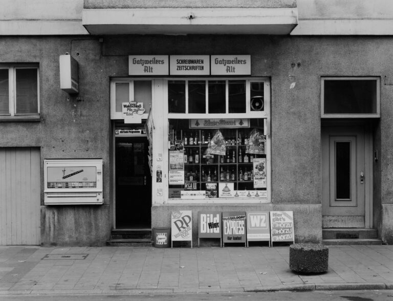 Trinkhalle Düsseldorf, Hüttenstrasse 97 - Tata Ronkholz 