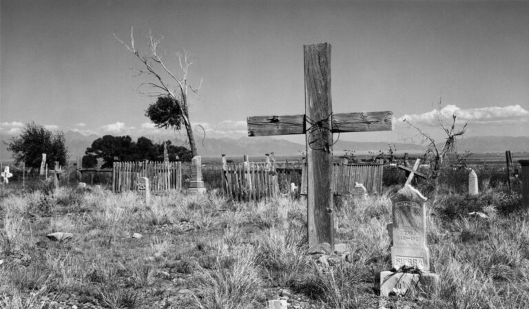 An early cemetery. Along the Rio Grande - Robert Adams 