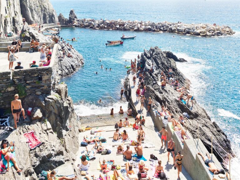 Manarola Red Towel - Massimo Vitali 