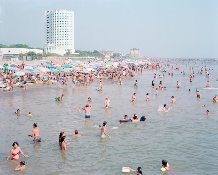 Marina di Carrara Brown - Massimo Vitali 