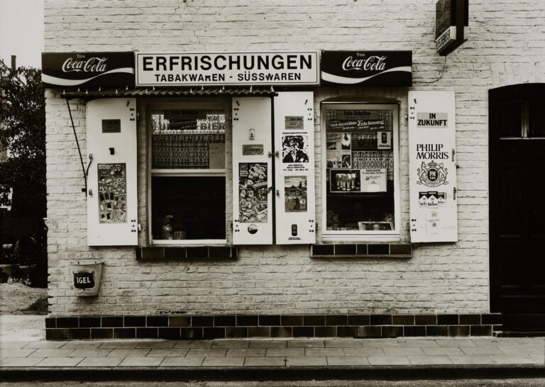 Trinkhalle Köln-Holweide, Buschfeldstrasse 27 - Tata Ronkholz 