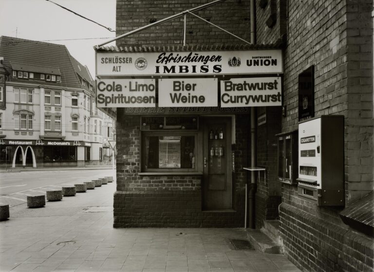 Trinkhalle, Düsseldorf-Oberkassel, Hansa-Allee Bahnhof - Tata Ronkholz 
