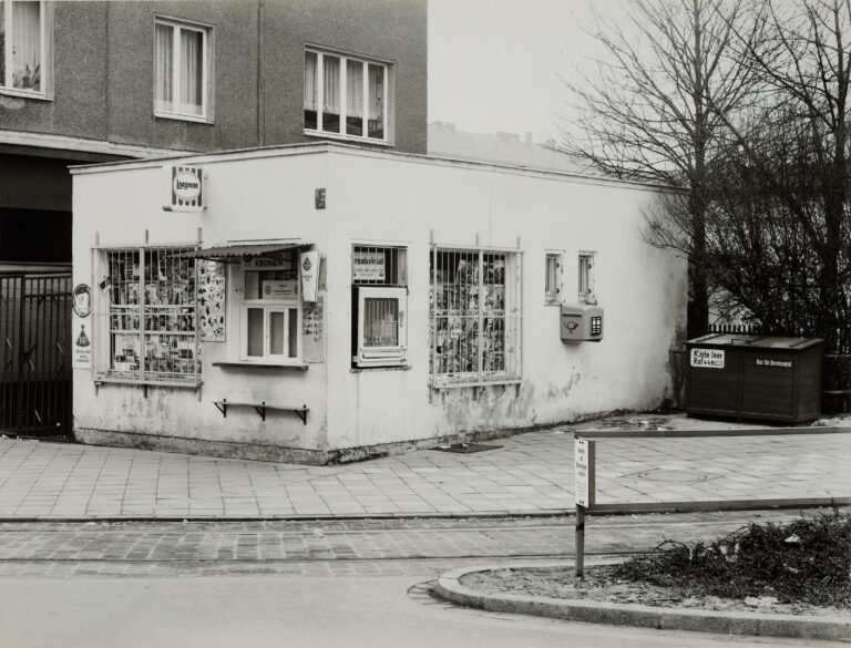 Trinkhalle Düsseldorf-Rath, Westfalenstrasse 70 - Tata Ronkholz 