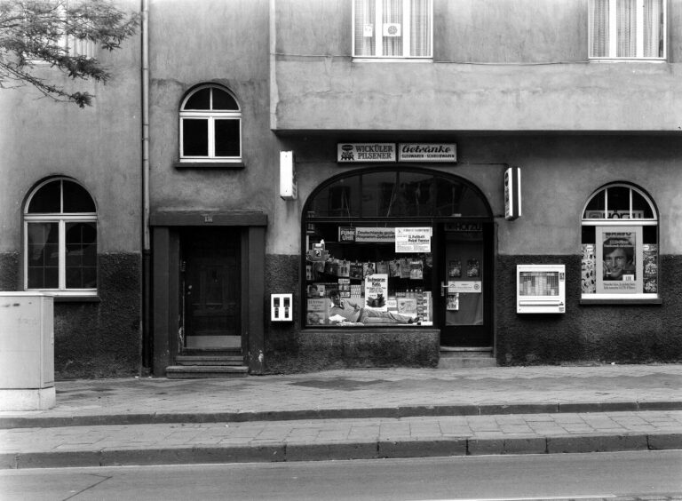 Trinkhalle, Hüttenstraße 134, Düsseldorf - Tata Ronkholz 