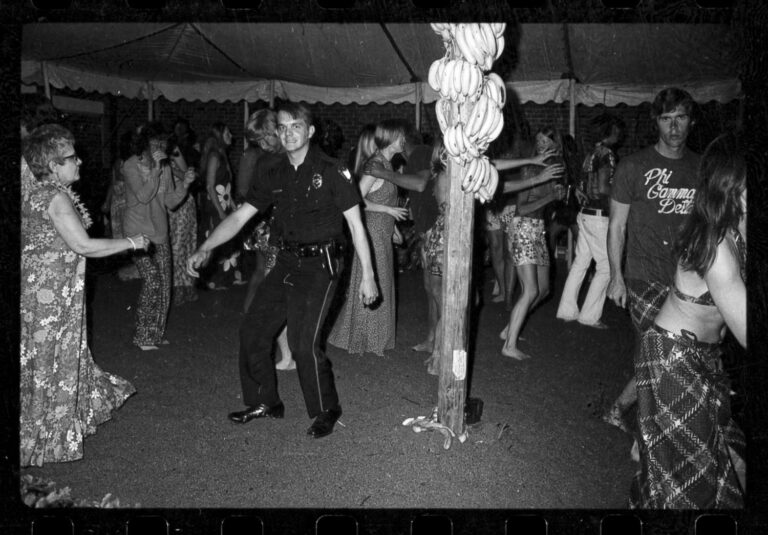 Andy the Sheriff, Dancing - Clark Winter 