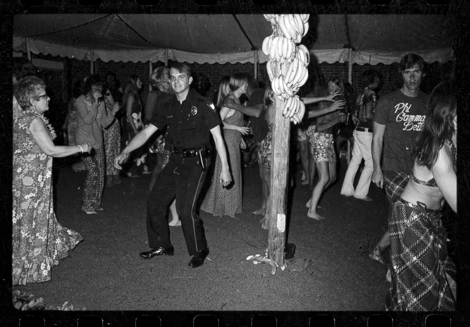 Andy the Sheriff, Dancing - Clark Winter 