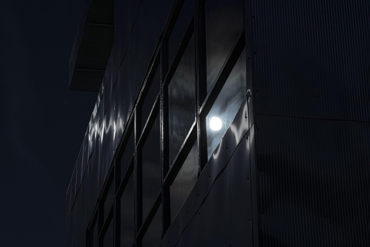 Moon on Aluminaire - Lake Verea 
