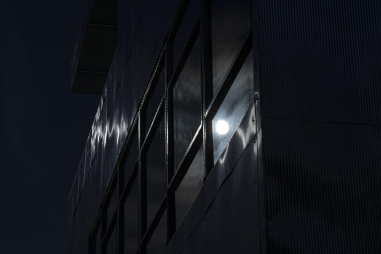 Moon on Aluminaire - Lake Verea 