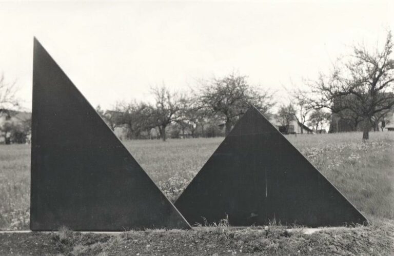 Dreieckskulptur – Variation von WV 278 - Alf Lechner 