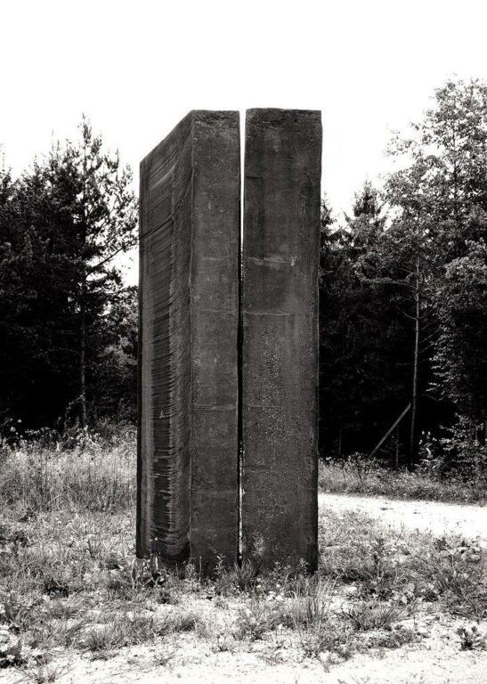 Stele mit Teilung - Alf Lechner 