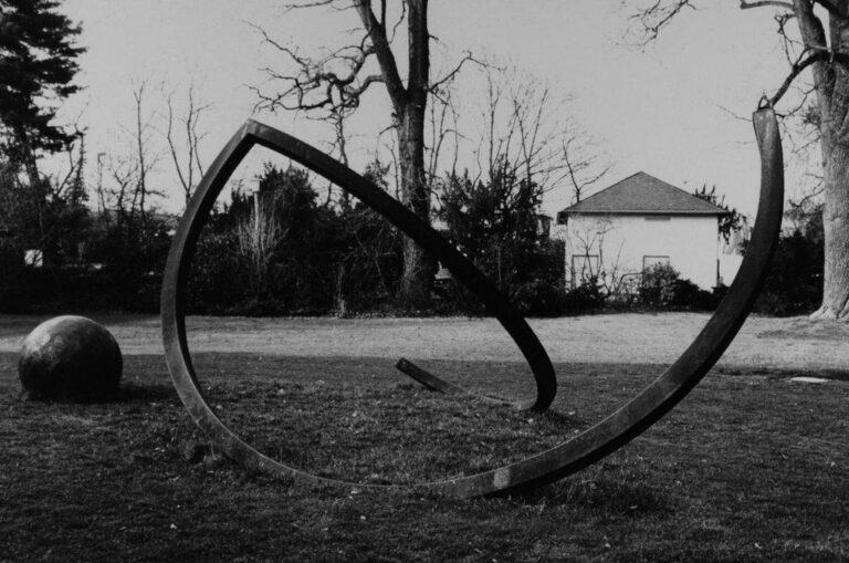 Kreisteilung – Quadratanordnung – Kugel, 1987 - Alf Lechner 