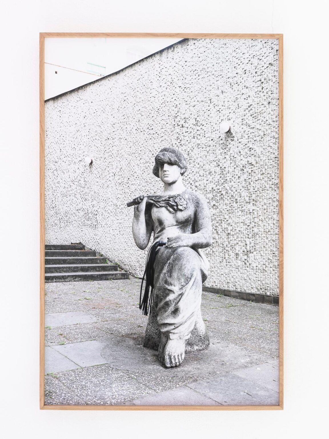 Skulptur mit Frau mit Blumen / sculpture with woman with flowers - zweintopf 