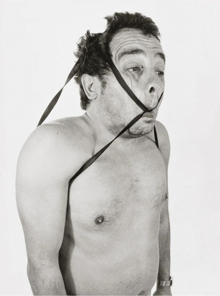 ohne Titel (Aus der Gummiband-Serie der Face Farces) - ARNULF RAINER 