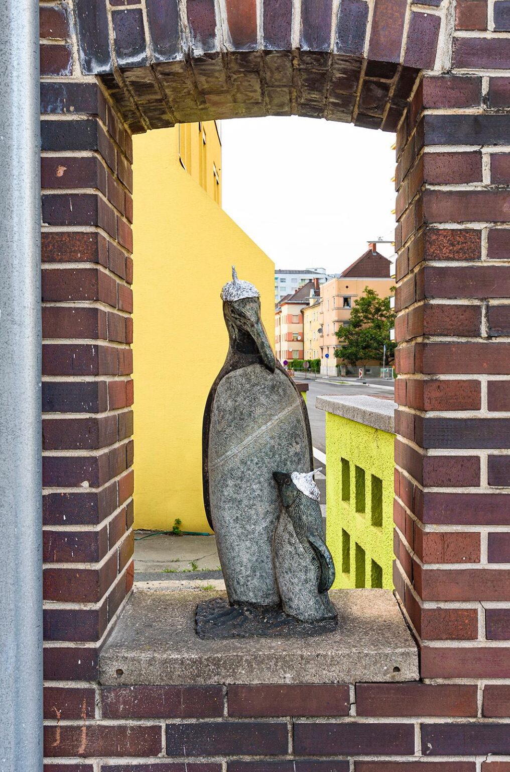 Skulptur mit zwei Pinguinen - zweintopf 