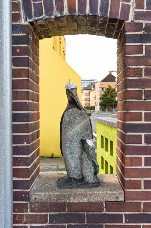 Skulptur mit zwei Pinguinen - zweintopf 