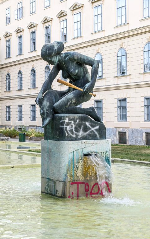 Skulptur mit Frau und Delphin - zweintopf 