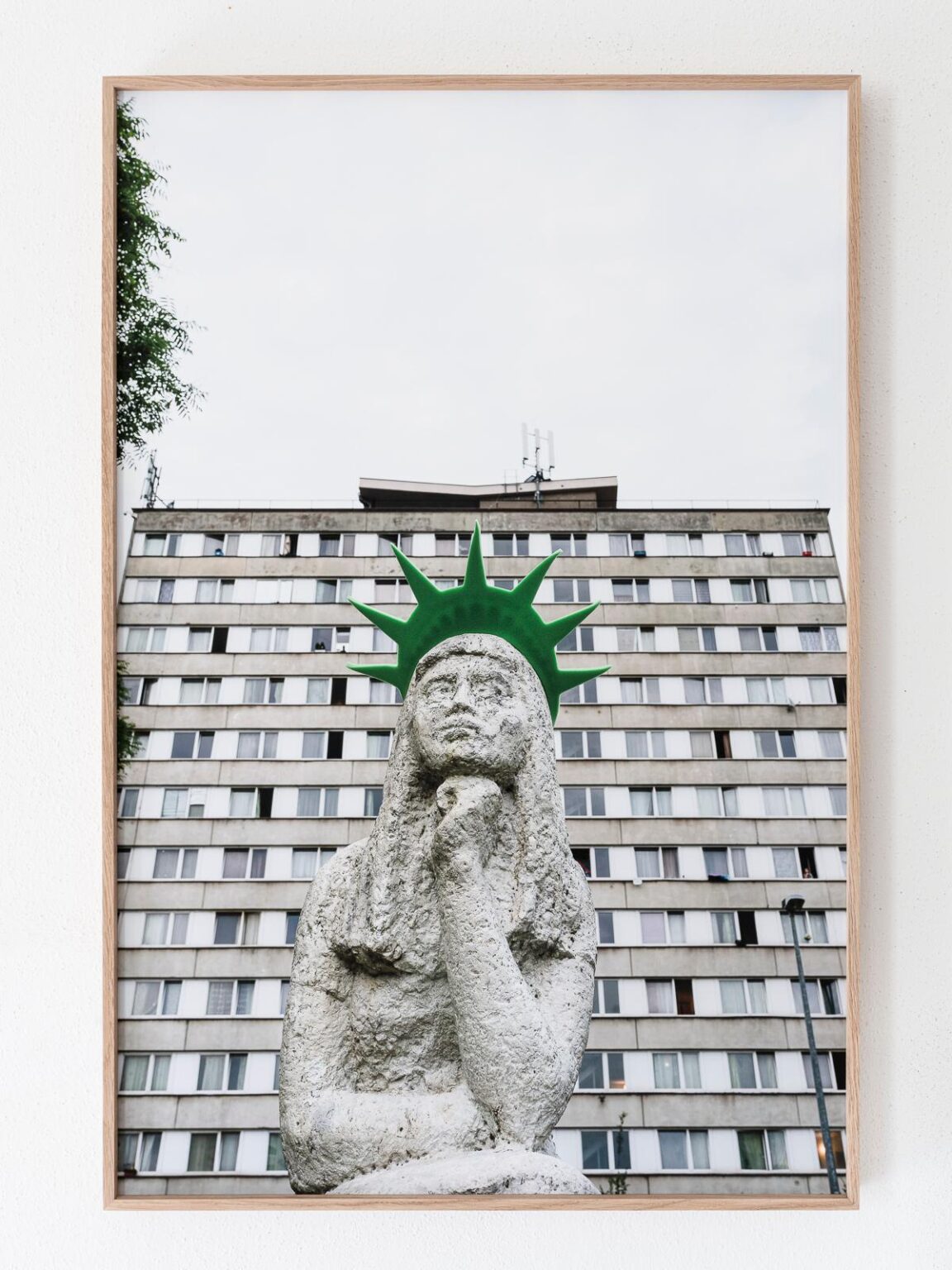 Skulptur mit tr&auml;umendem M&auml;dchen / sculpture with dreaming girl - zweintopf 