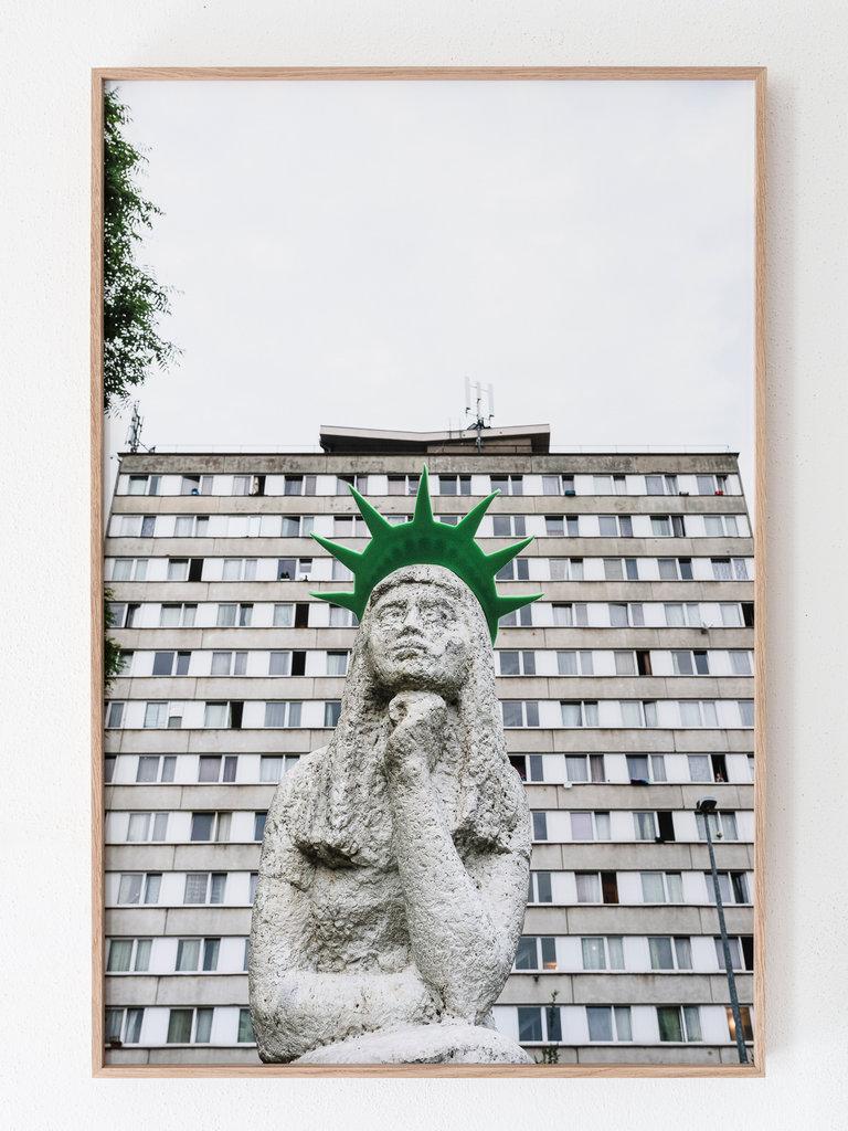 Skulptur mit tr&auml;umendem M&auml;dchen / sculpture with dreaming girl - zweintopf 