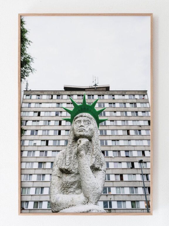 Skulptur mit träumendem Mädchen / sculpture with dreaming girl - zweintopf 