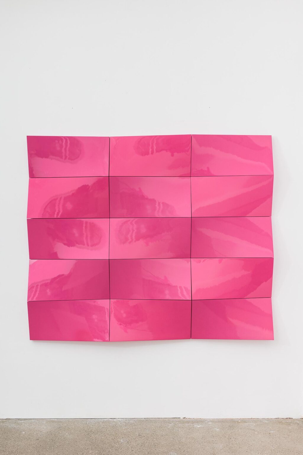 TILING (Telemagenta RAL 4010) - PETER SANDBICHLER 