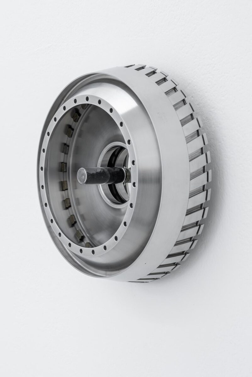 Dead matter (vacuum chamber) - MONA SCHULZEK 