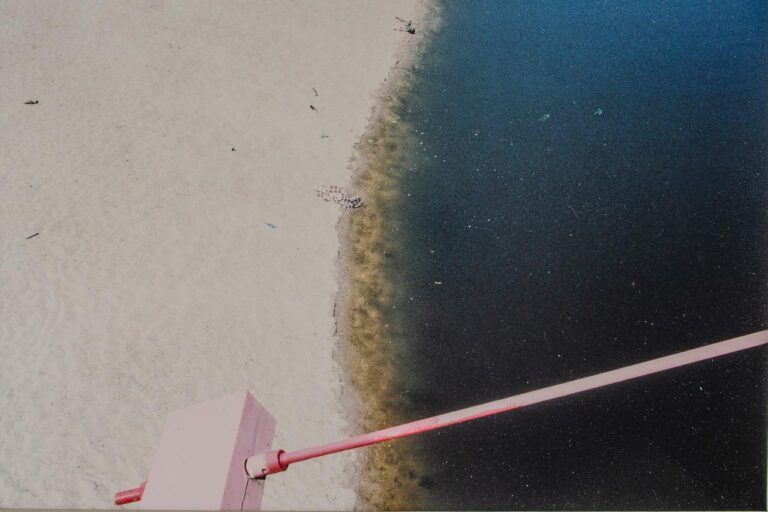 o. T., aus der Serie „Fest / Flüssig“ (Magdeburg, Dresden) - Ulrich Wüst 