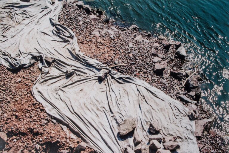 o. T., aus der Serie „Fest / Flüssig“ (Magdeburg, Dresden) - Ulrich Wüst 