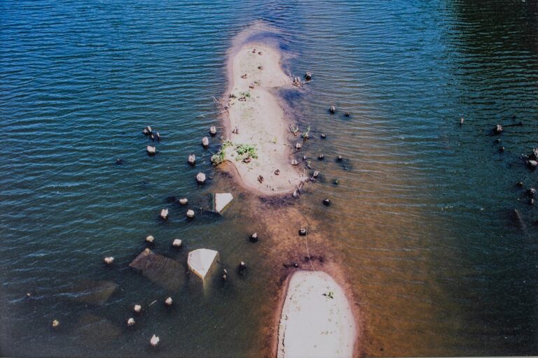 o. T., aus der Serie „Fest / Flüssig“ (Magdeburg, Dresden) - Ulrich Wüst 