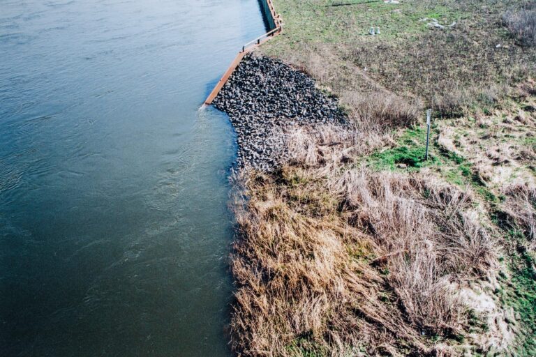 o. T., aus der Serie „Fest / Flüssig“ (Magdeburg, Dresden) - Ulrich Wüst 