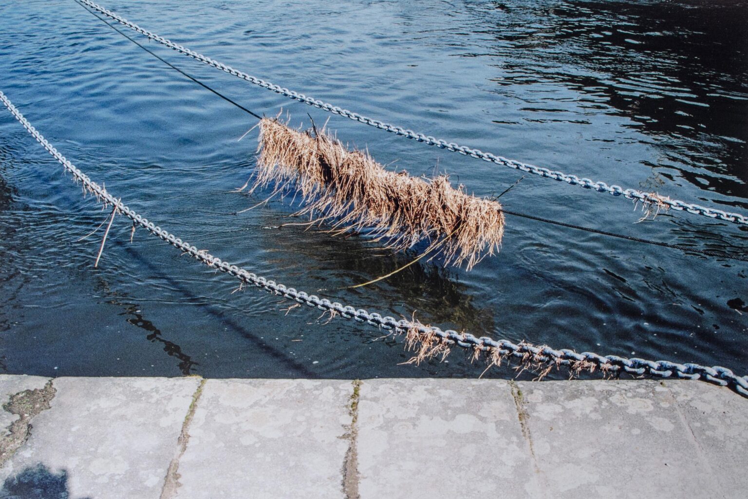 o. T., aus der Serie „Fest / Flüssig“ (Magdeburg, Dresden) - Ulrich Wüst 