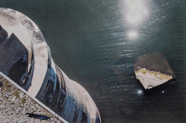 o. T., aus der Serie „Fest / Flüssig“ (Magdeburg, Dresden) - Ulrich Wüst 