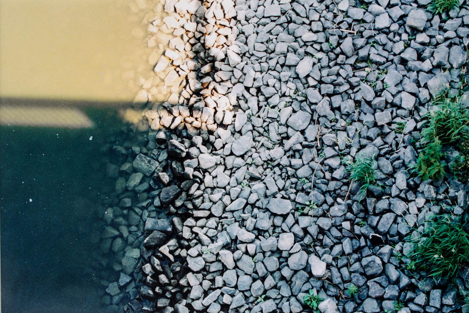 o. T., aus der Serie „Fest / Flüssig“ (Magdeburg, Dresden) - Ulrich Wüst 