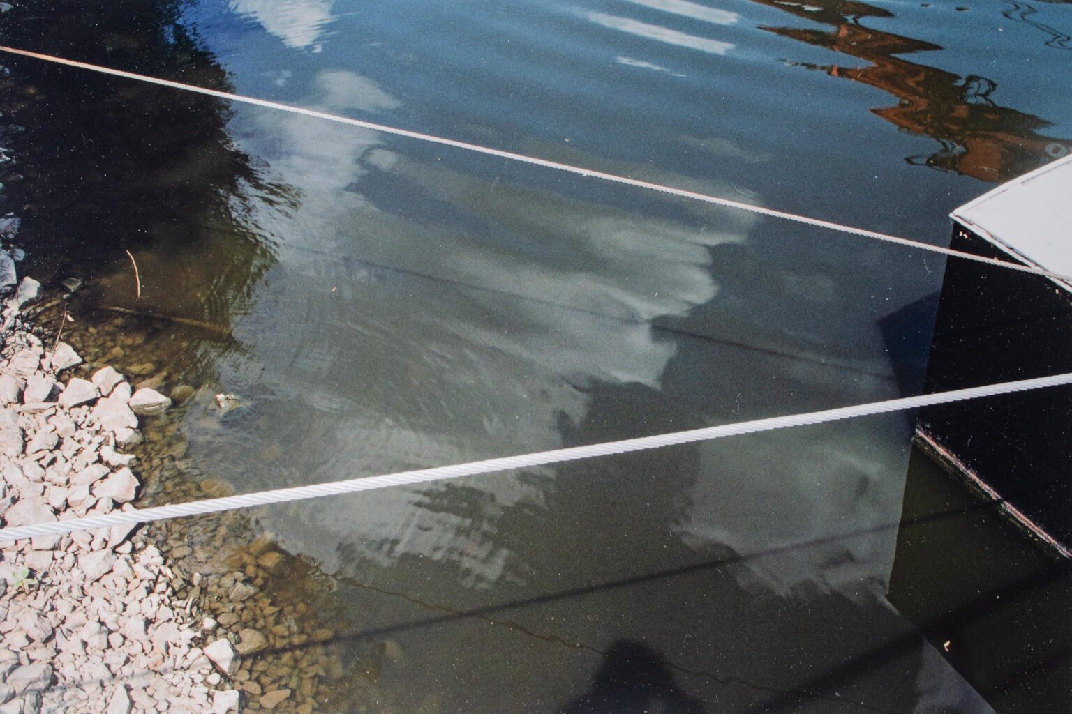 o. T., aus der Serie „Fest / Flüssig“ (Magdeburg, Dresden) - Ulrich Wüst 