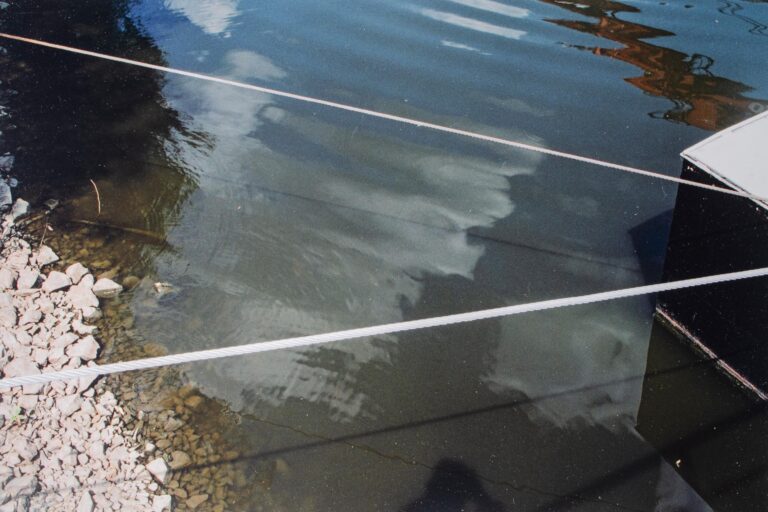 o. T., aus der Serie „Fest / Flüssig“ (Magdeburg, Dresden) - Ulrich Wüst 