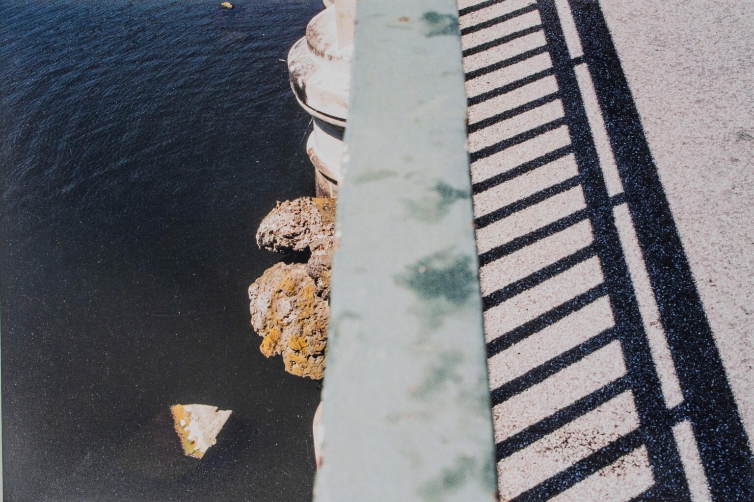 o. T., aus der Serie „Fest / Flüssig“ (Magdeburg, Dresden) - Ulrich Wüst 