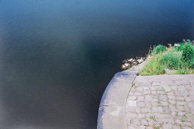 o. T., aus der Serie „Fest / Flüssig“ (Magdeburg, Dresden) - Ulrich Wüst 