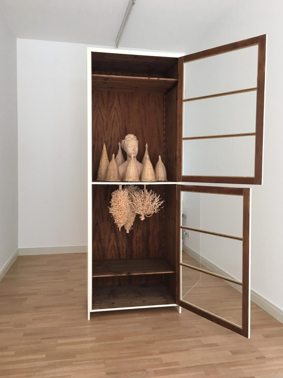 Bois Dormant &ndash; Cabinet 5 - Paloma Varga-Weisz 