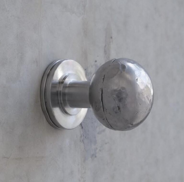 Doorknob: with every Doors, against my hopes and certainties - Shinoh Nam 