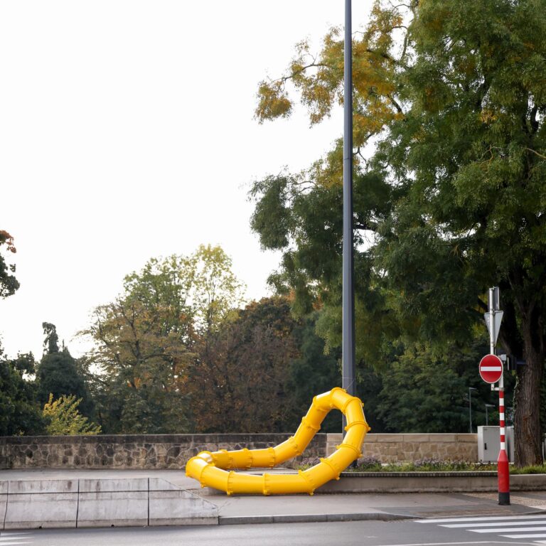 LOOPS — LAGE EGAL CURATORIAL PROJECTS #237 - Julien Hübsch 