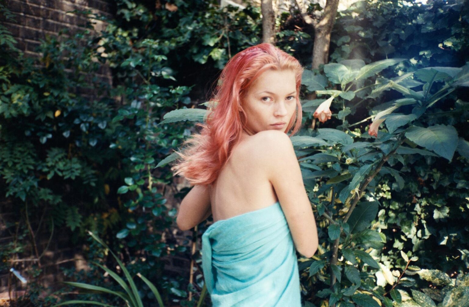 &ldquo;Pink Kate in Towel, London&rdquo; - Juergen Teller 