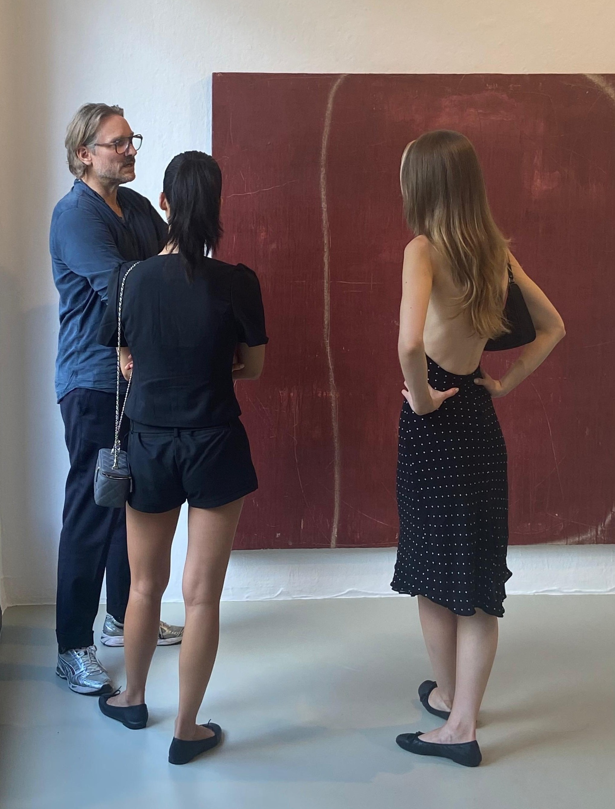 CEO Dirk Staudinger introducing young collectors to selected artworks in Berlin