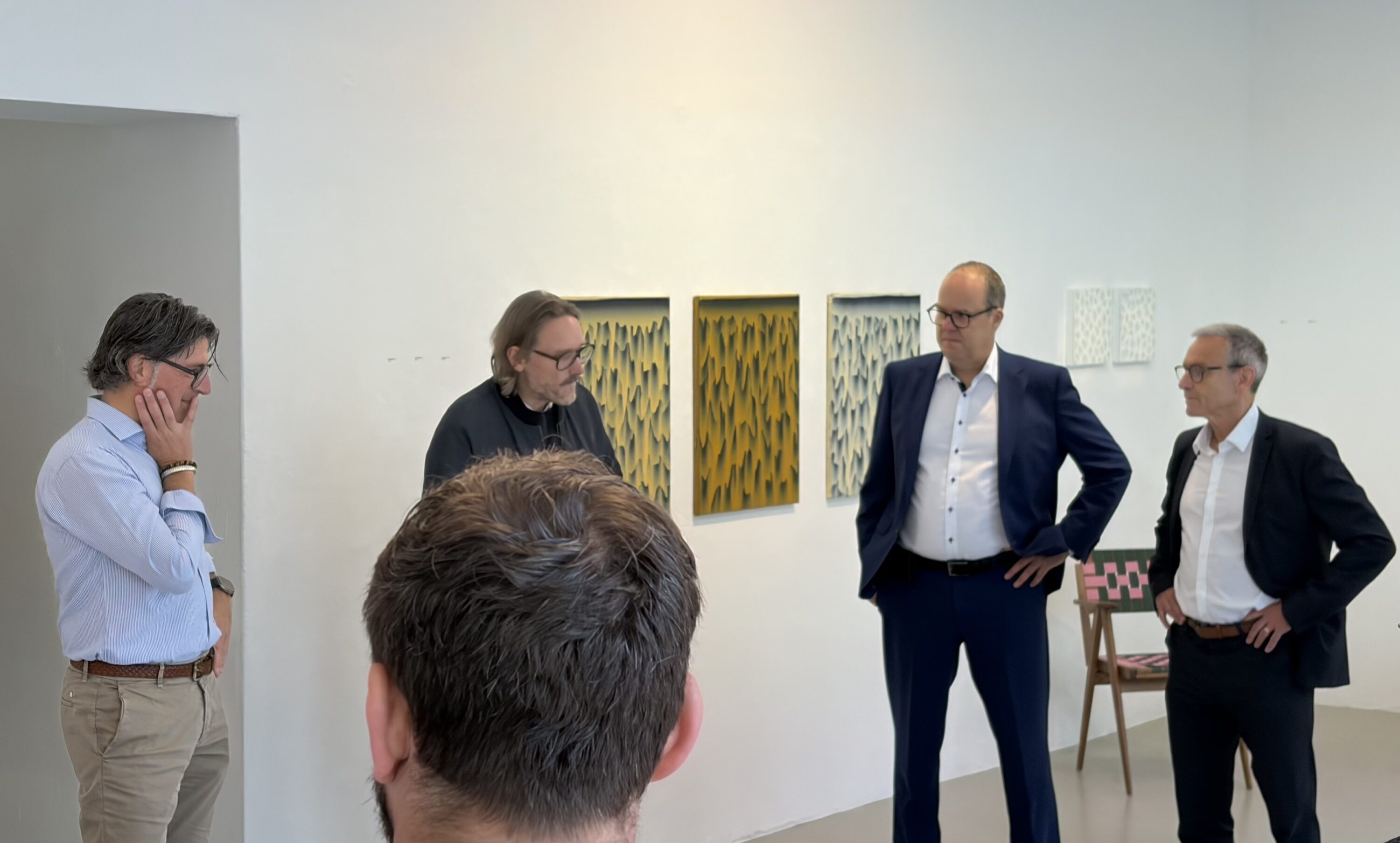 Dirk Staudinger explaining the role of art to entrepreneurs
