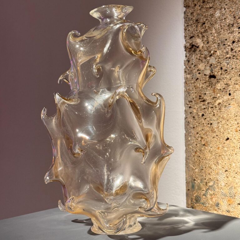 Hungry Vase 