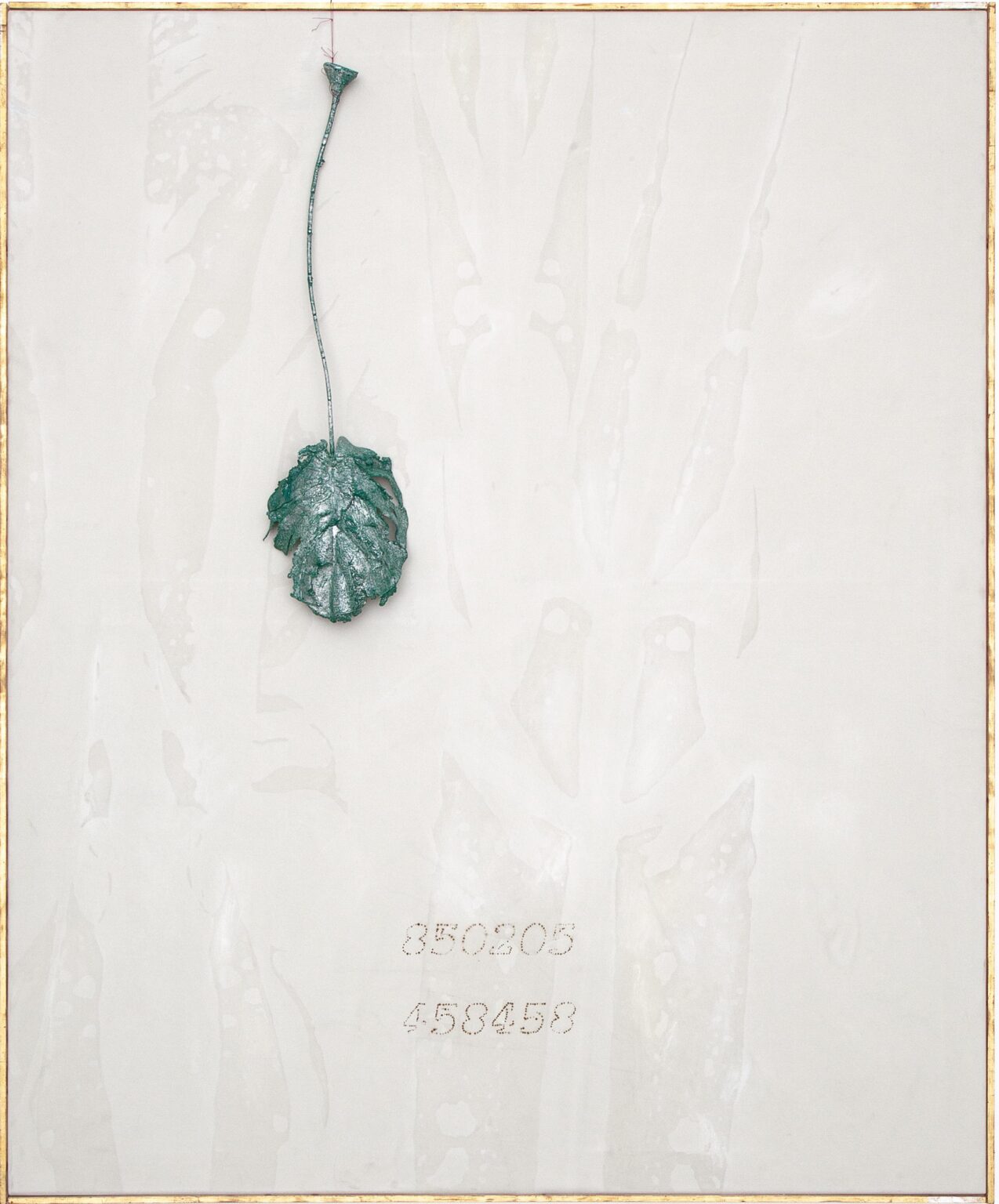 Die Ausstoßhaut (Weiße Wesen mit Grünem Blatt) - Anneliese Schrenk 